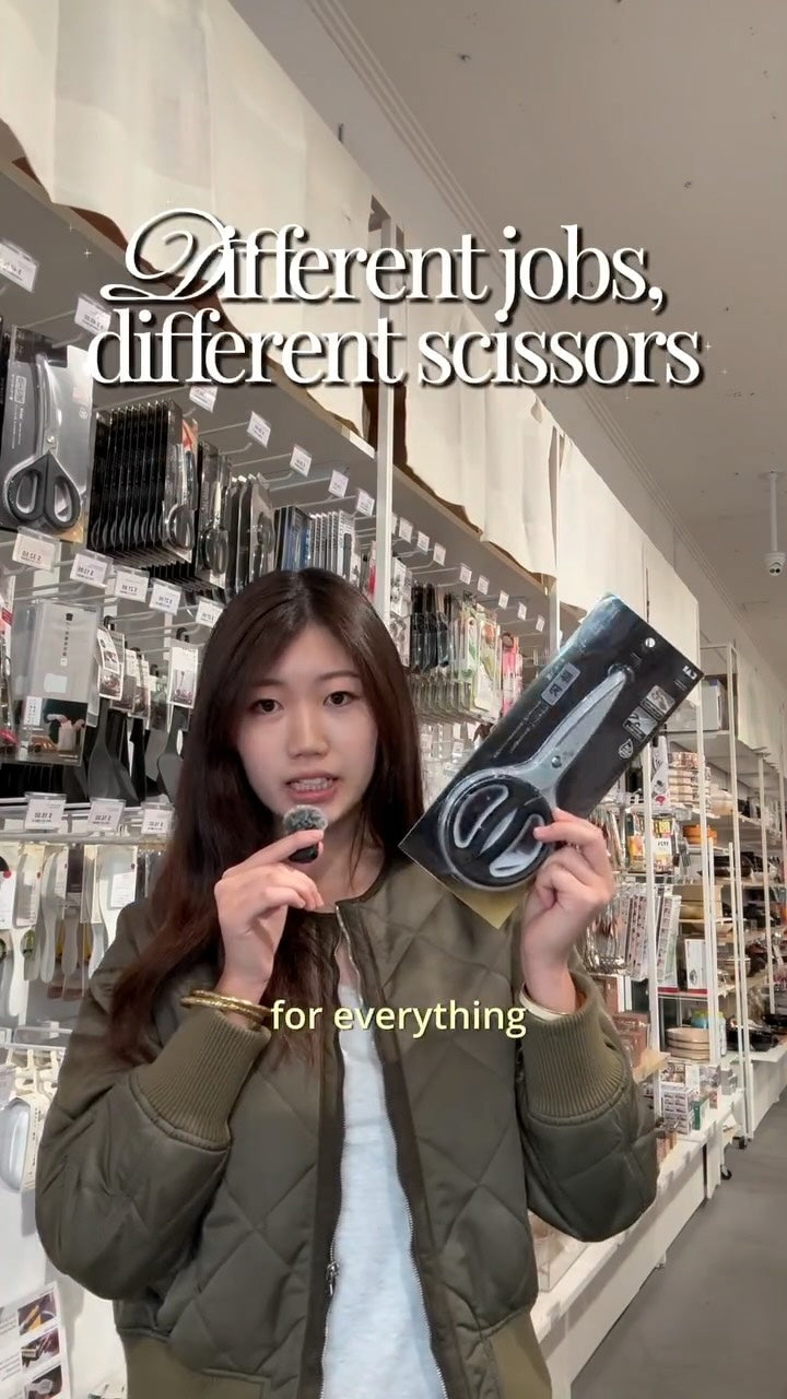Not all kitchen scissors are made the same! ✂️👀 From cutting meat and vegetables