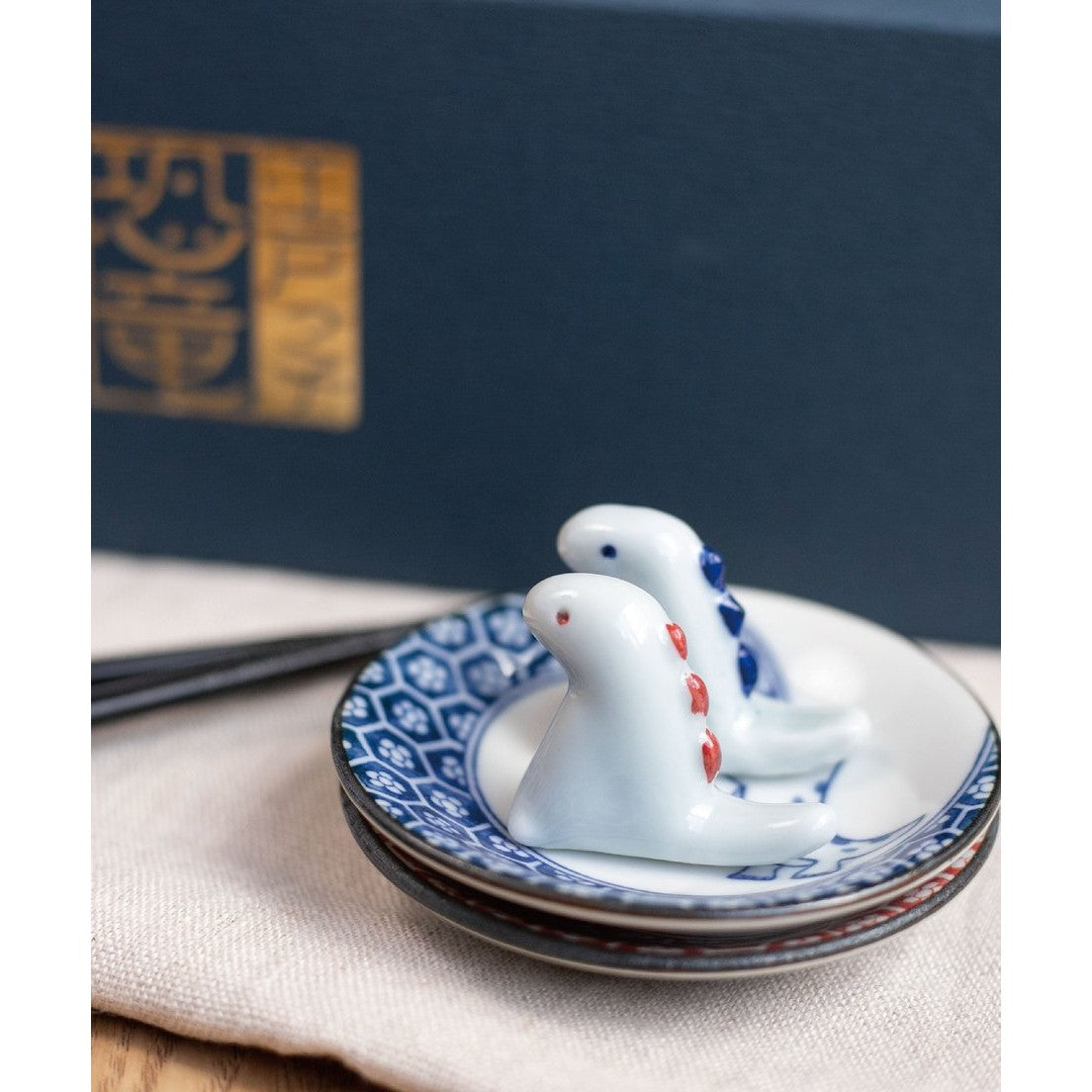 Edokko Dinosaur Small Plate & Chopstick Rest Set