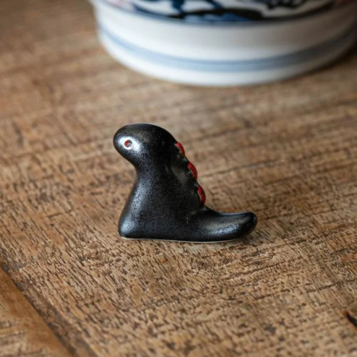 Edokko T-Rex Dino Chopstick Rest - Black x Red
