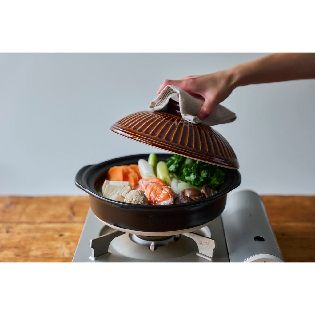 Ginpo Kikka Donabe clay pot cooking salmon hot pot on gas stove