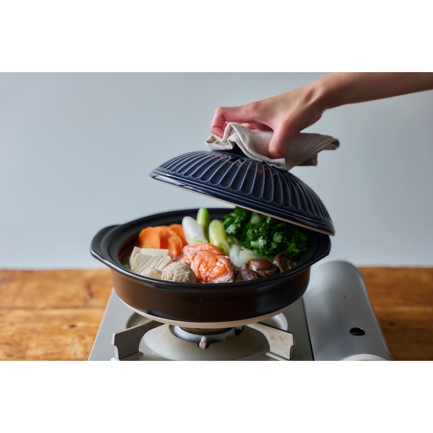 Ginpo Kikka IH Donabe Clay Pot 24cm 1.9L - Navy Size 8