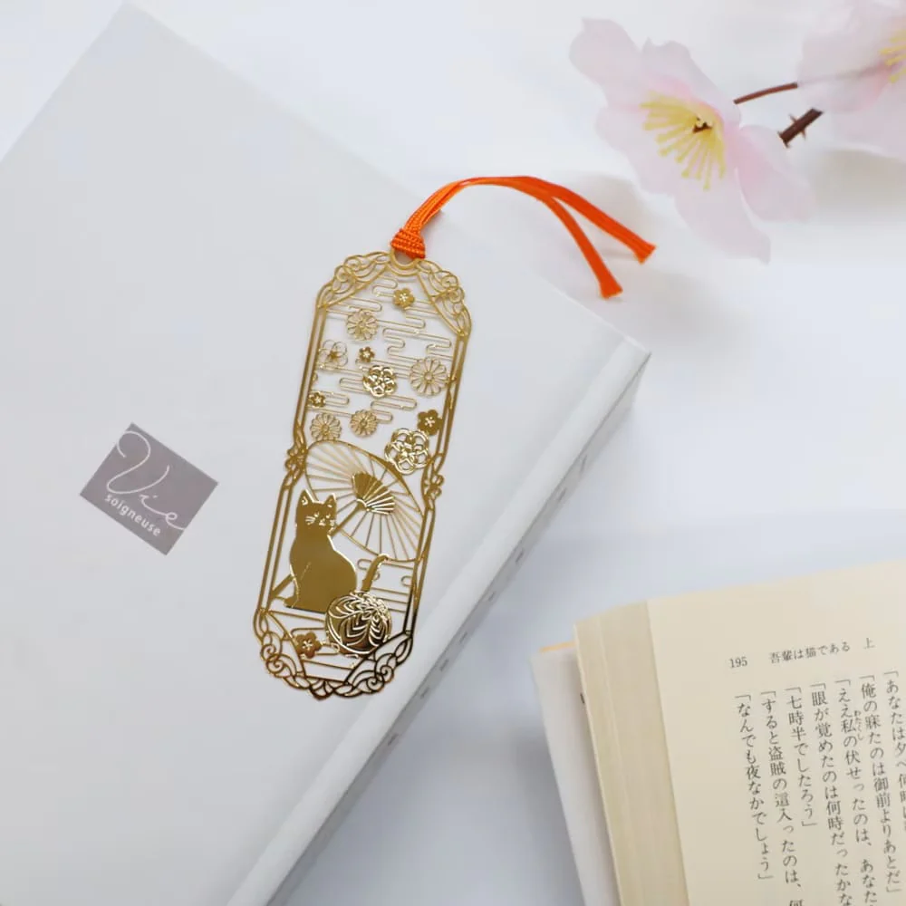 Gold Bookmark Cat and Japanese Umbrella