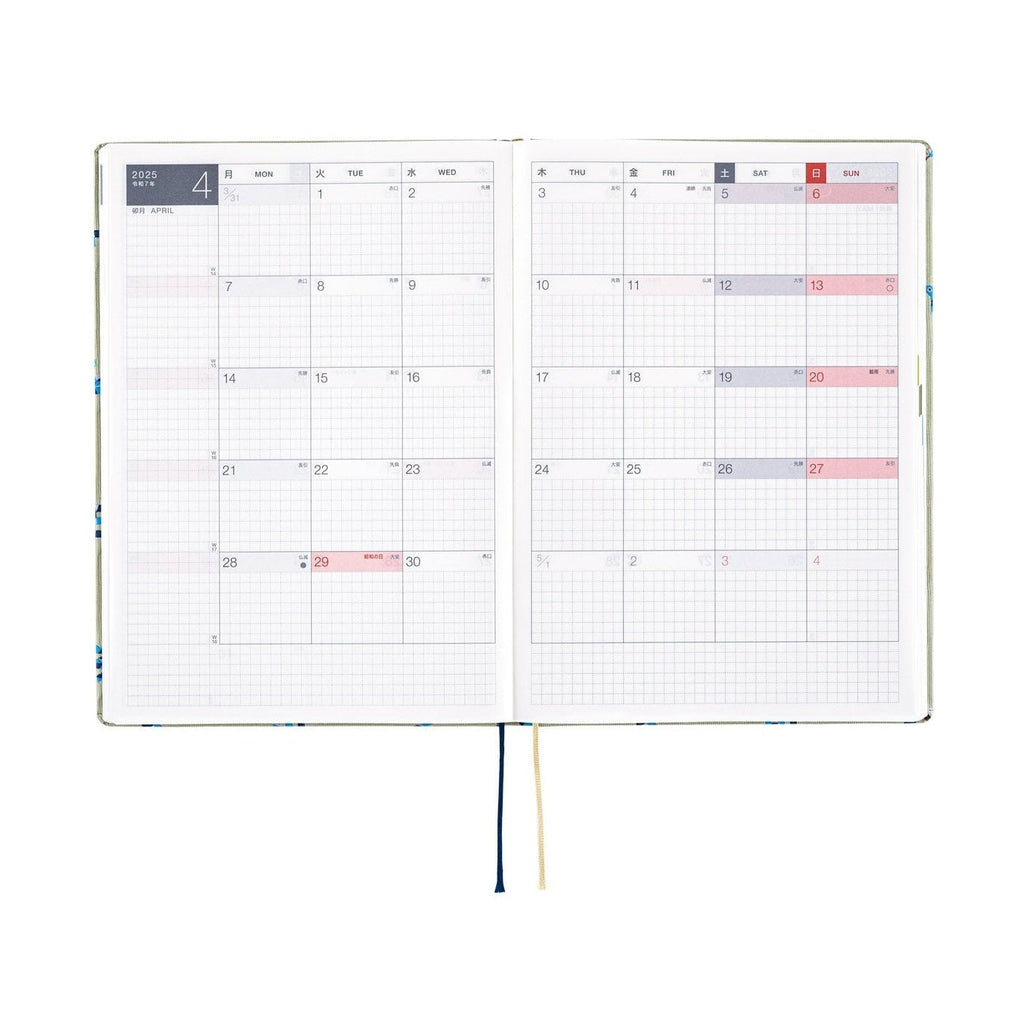 Hobonichi Techo A5 2025 April weekly spread showing bilingual day headers and color-highlighted weekend boxes