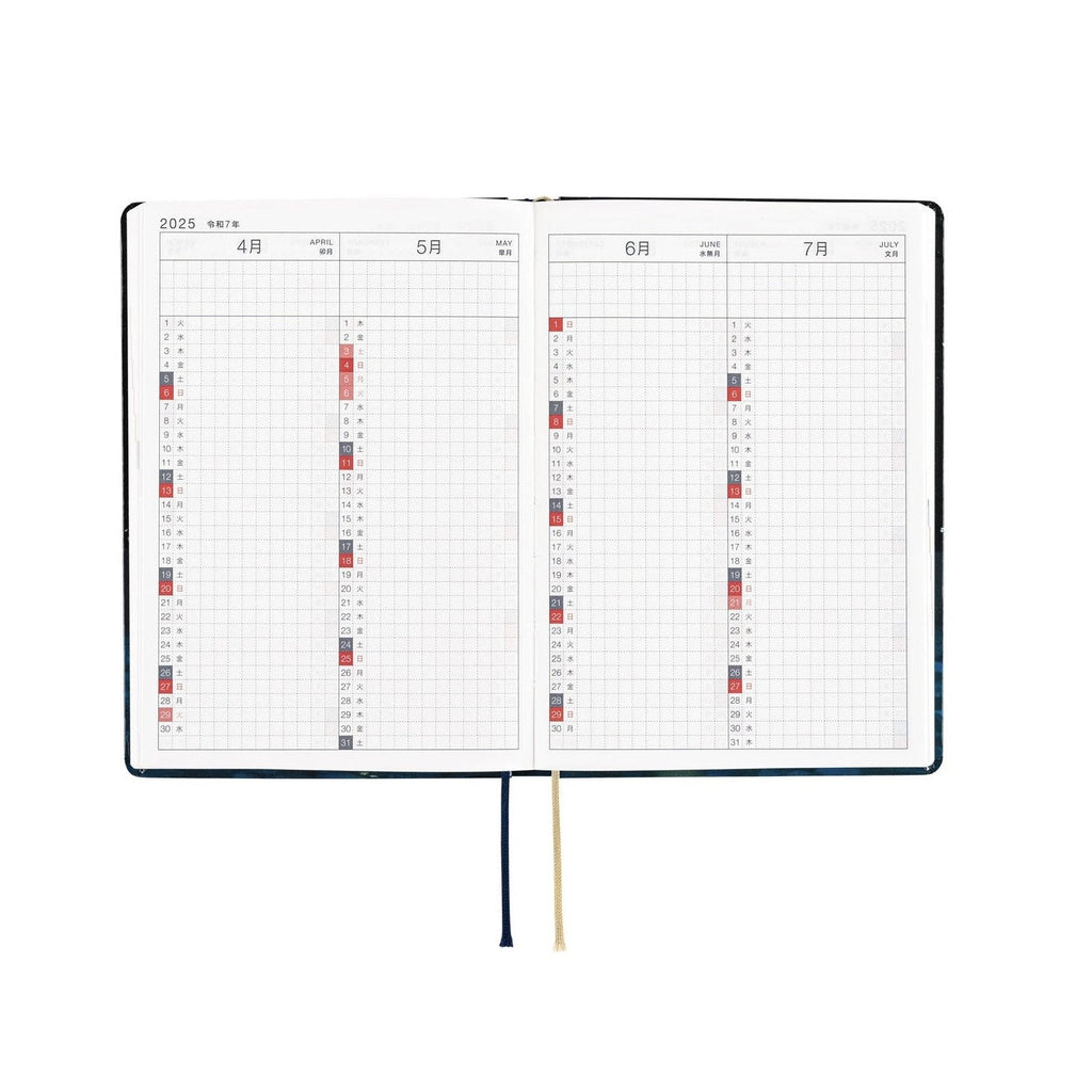 Hobonichi Techo A6 2025 open spread showing April to July monthly calendar in Japanese
