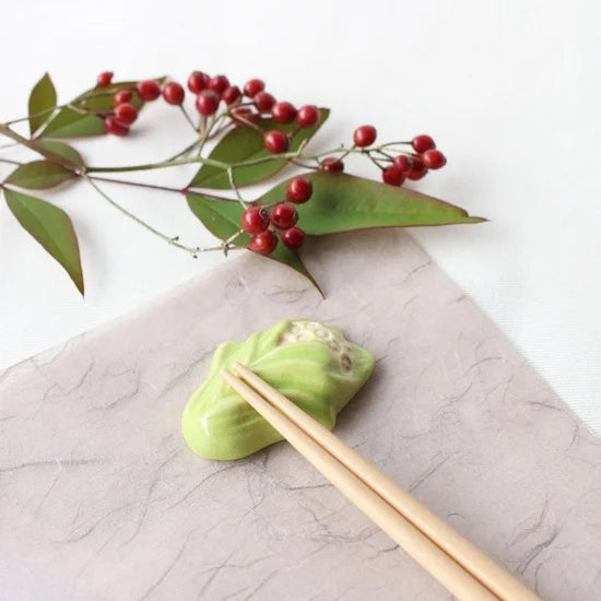 Ihoshiro Butterbur Chopstick Rest
