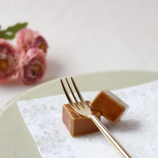 Ihoshiro Caramel Milk Chopstick Rest