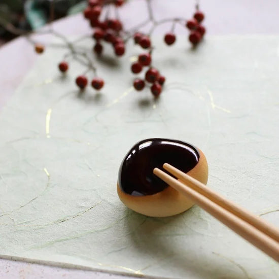 Ihoshiro Chestnut Bun Chopstick Rest