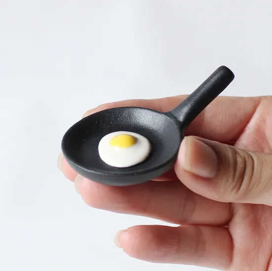 Ihoshiro Fried Egg Chopstick Rest