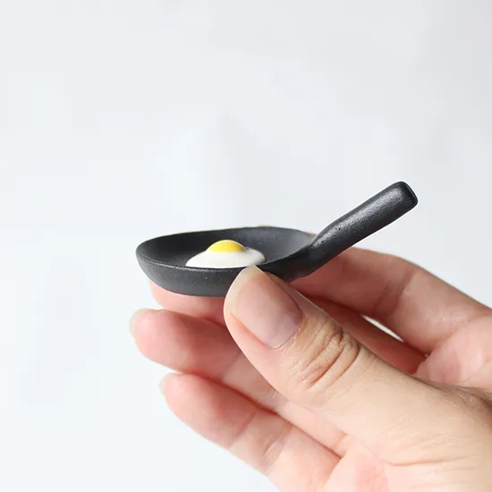 Ihoshiro Fried Egg Chopstick Rest