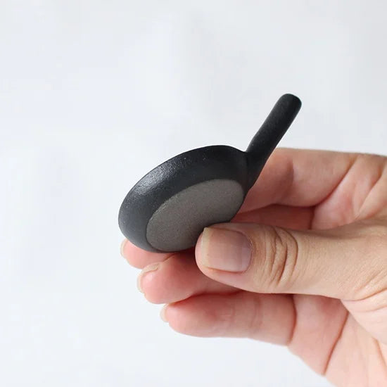 Ihoshiro Frypan Omelette Chopstick Rest