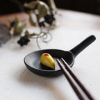 Ihoshiro Frypan Omelette Chopstick Rest