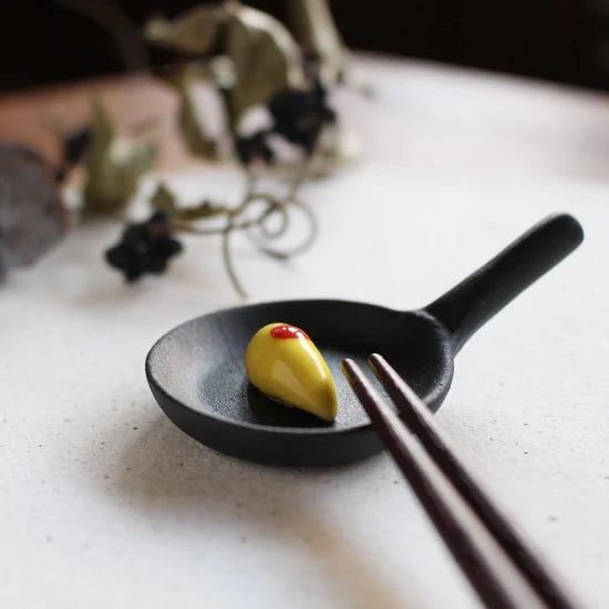 Ihoshiro Frypan Omelette Chopstick Rest