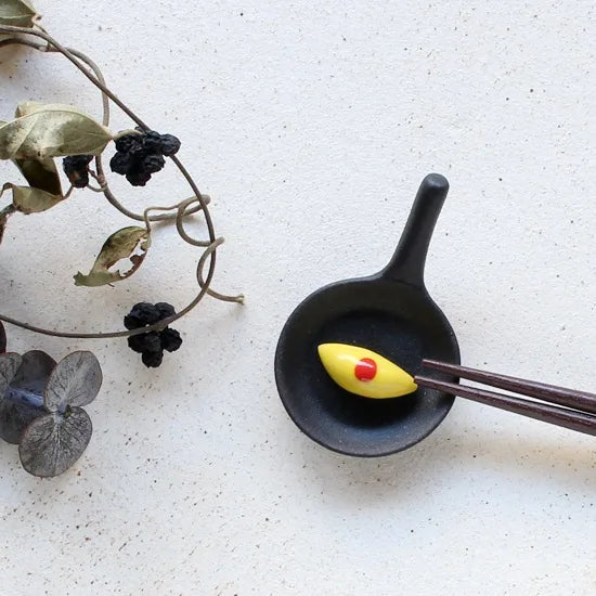Ihoshiro Frypan Omelette Chopstick Rest