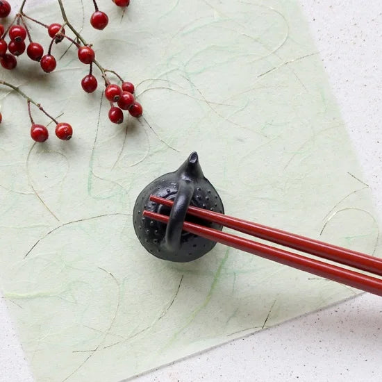 Ihoshiro Iron Tetsubin Chopstick Rest