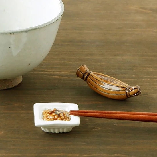 Ihoshiro Natto Chopstick Rest