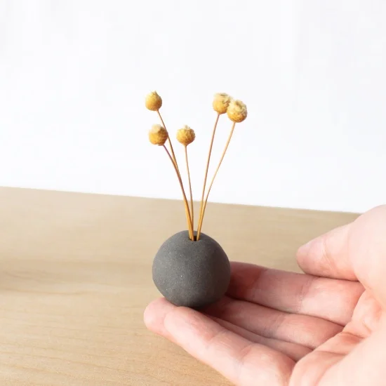 Ihoshiro Round Dry Flower Vase