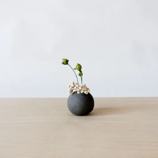 Ihoshiro Round Dry Flower Vase