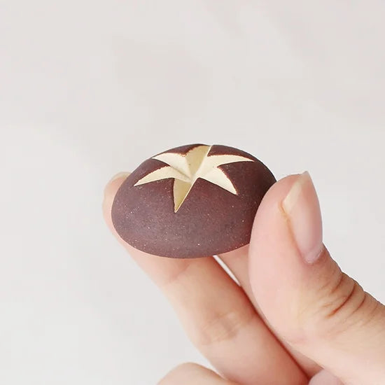 Ihoshiro Shiitake Chopstick Rest