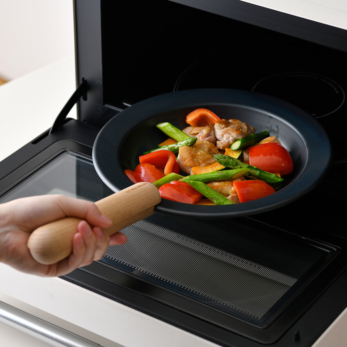 JIU Frying Pan S with Beech Handle