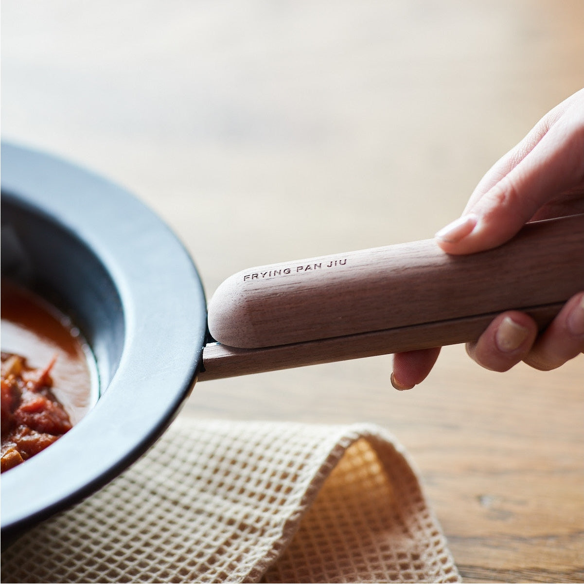 JIU Frying Pan Walnut Handle