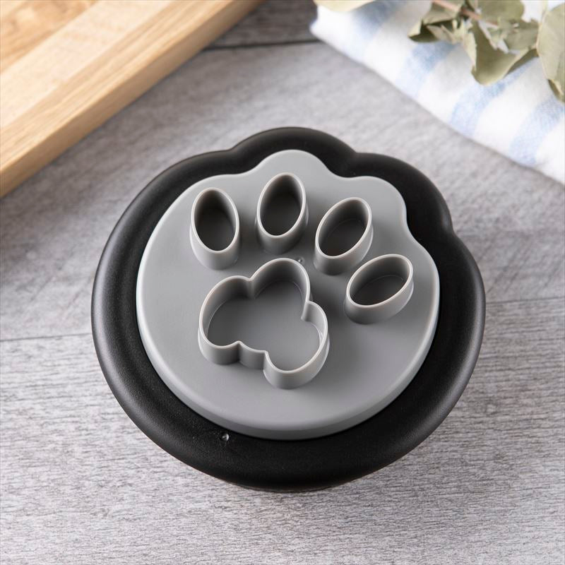Kai Nyammy Cat Paw Sandwich Mould