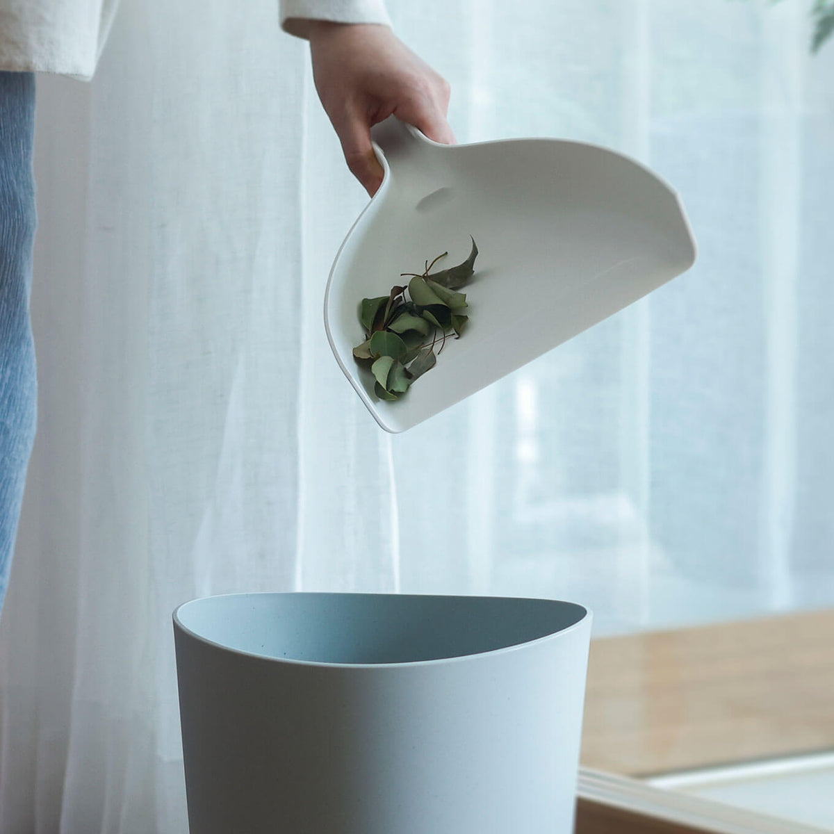 Marna Slim Self-Standing Broom and Dustpan
