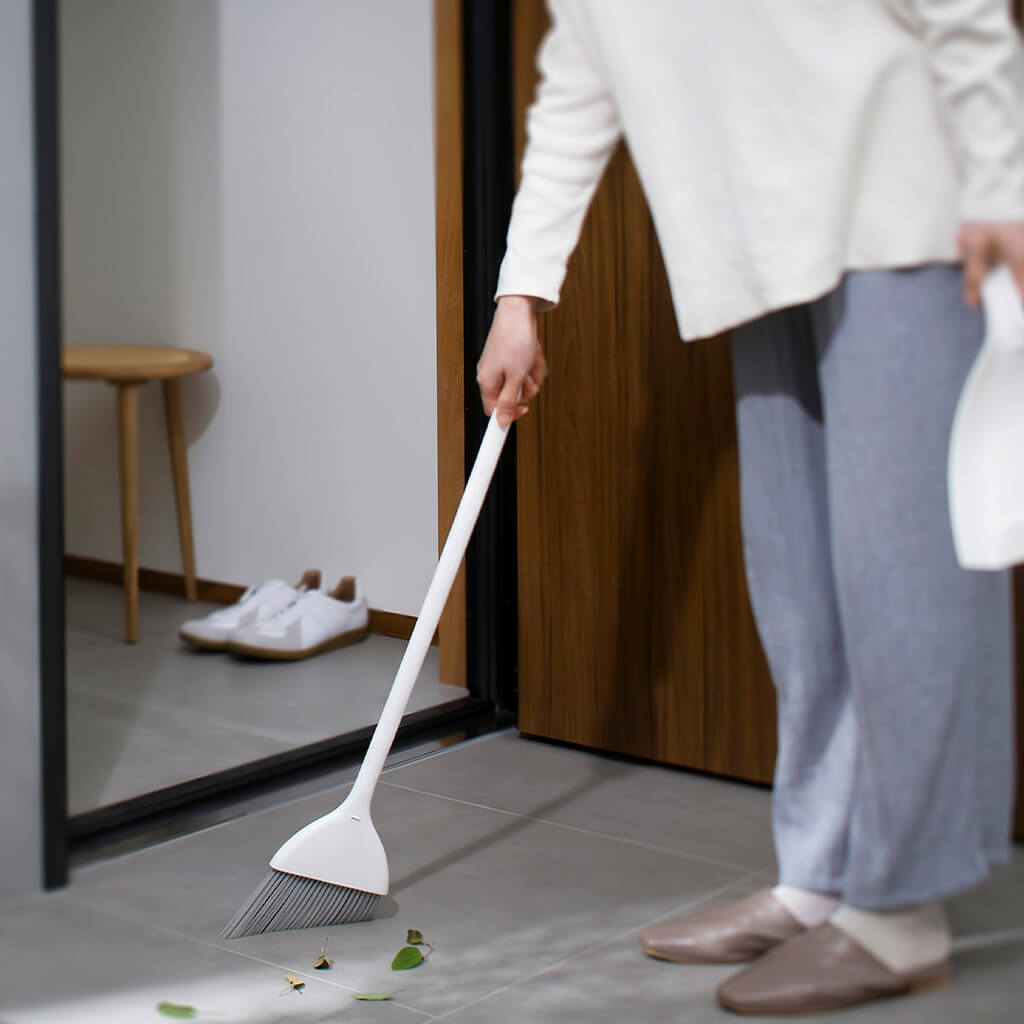 Marna Slim Self-Standing Broom and Dustpan