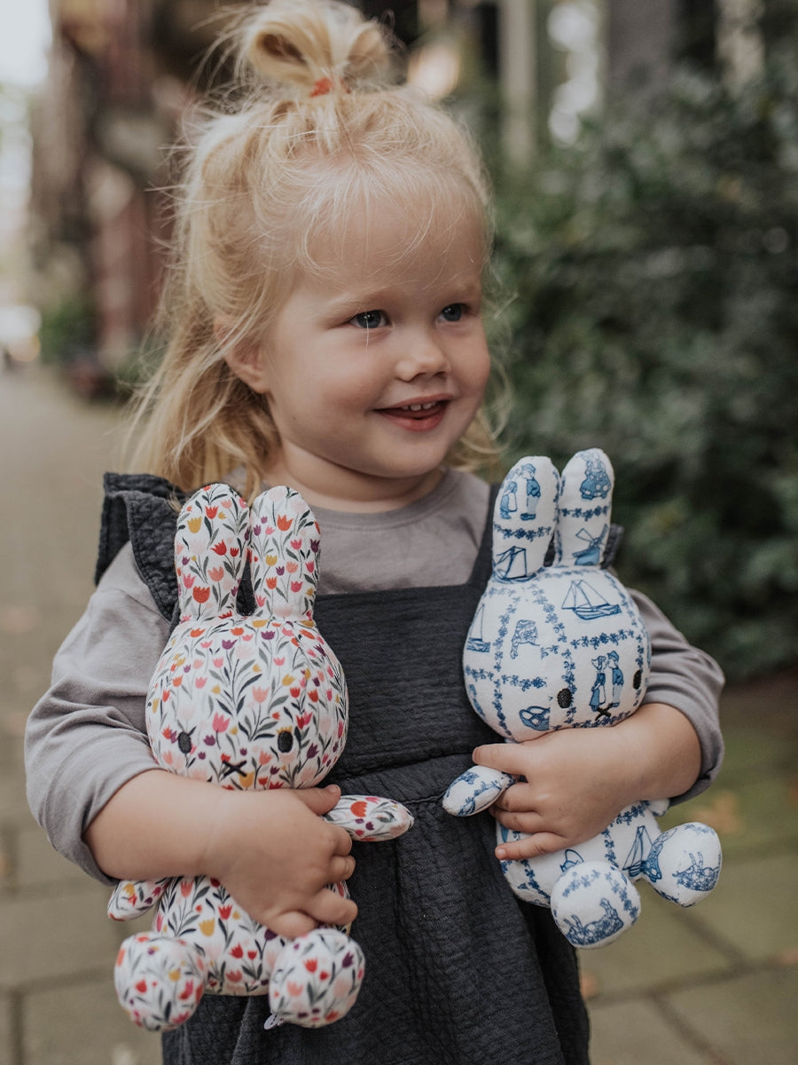 Miffy All-Over Tulip 23cm lifestyle