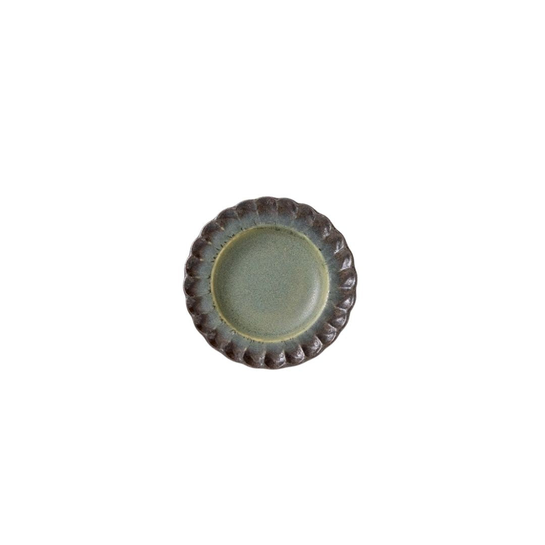 Minoru Dusk Chrysanthemum Plate 9D - Moss Black