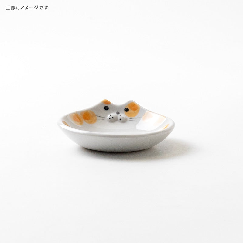 Side profile of Minoru Mie cat face rim plate showing molded whiskers and ears