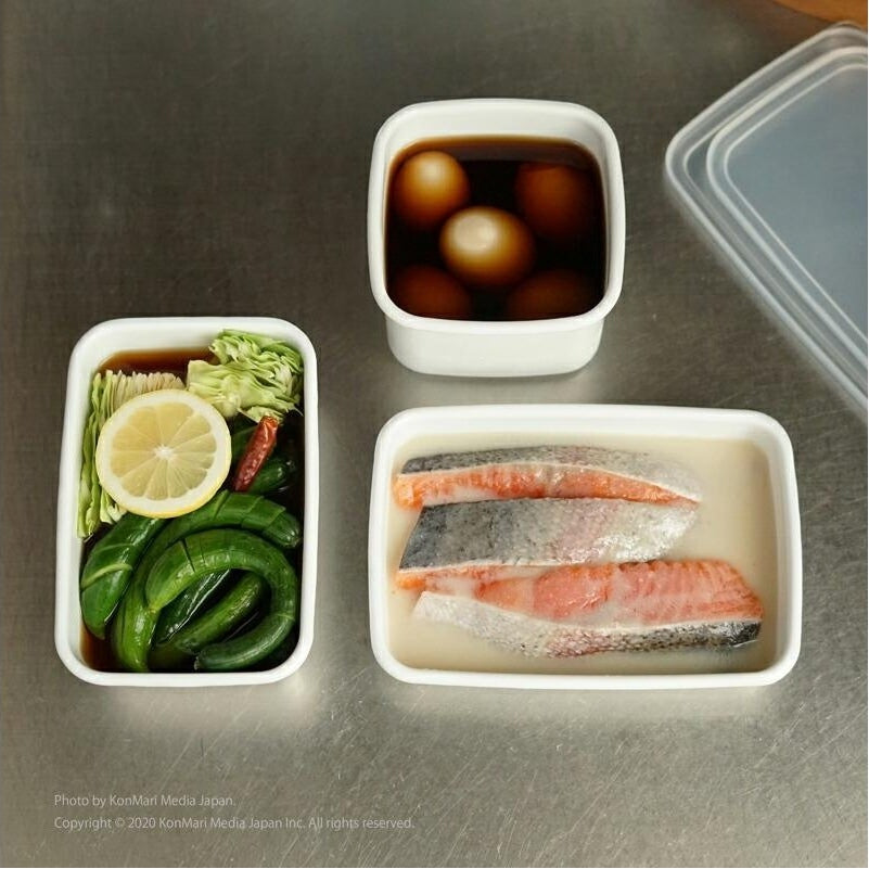 Noda Horo White Series Square Enamel Stocker - Plastic Lid L 1.2L