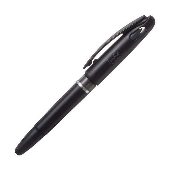Black Pentel Tradio Pulaman fountain pen side view with silver band and clip
