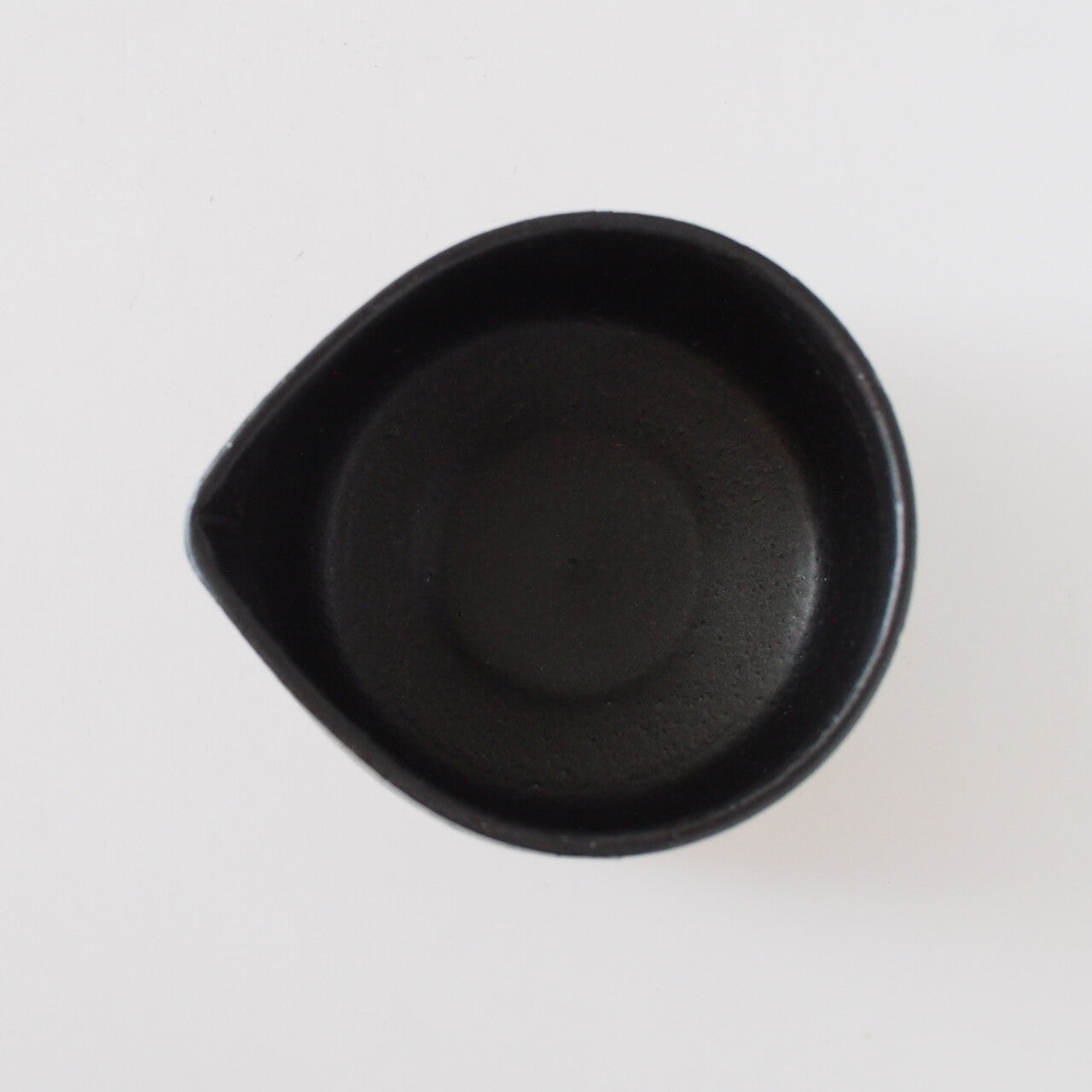 Pure Black Matcha Bowl with Spout