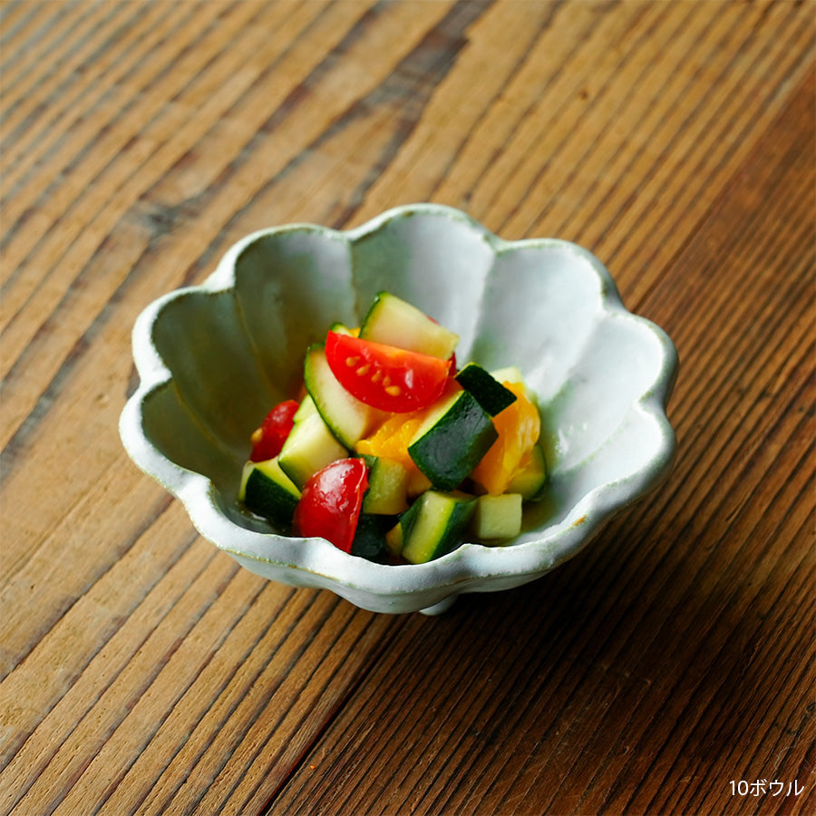 Rinka Blue Porcelain Chrysanthemum Bowl