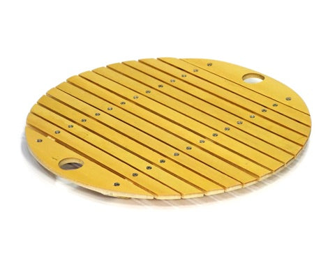 Bamboo steaming plate included in the set