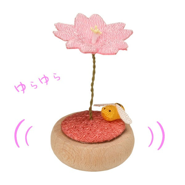 Ryukodo Yurayura Sakura Ornament - Honey Bee