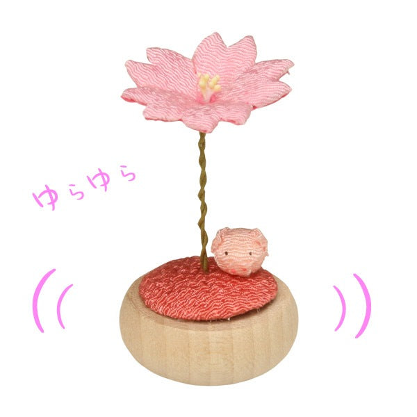 Ryukodo Yurayura Sakura Ornament - Pig