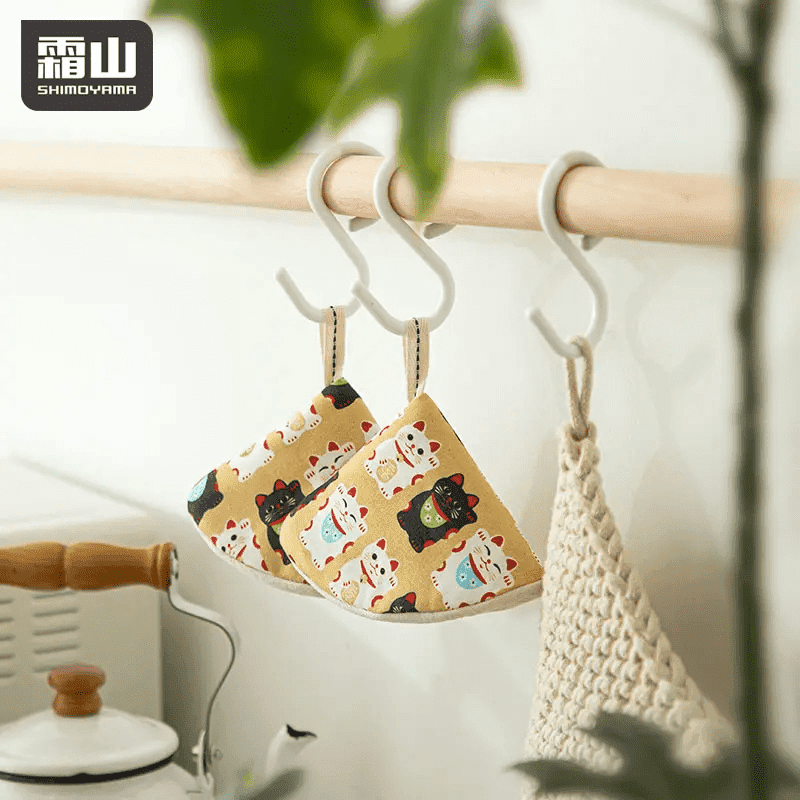 Shimoyama Conical Oven Mitt 16cm Maneki Cat