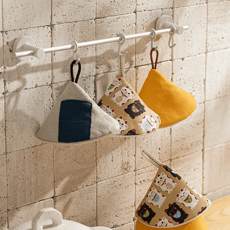 Shimoyama Conical Oven Mitt 16cm Maneki Cat