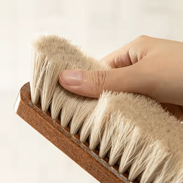 Close-up of thickened five-layer horsehair bristles