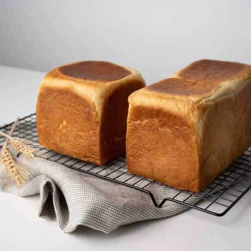 shokupan on cooling rack