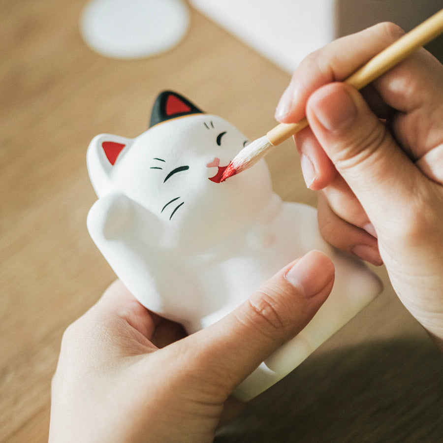 Yakushigama DIY Colouring Ornament - Maneki Lucky Cat