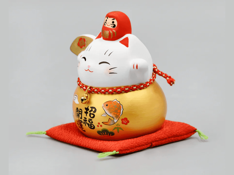 Maneki Neko disguised as a Daruma Yakushiji