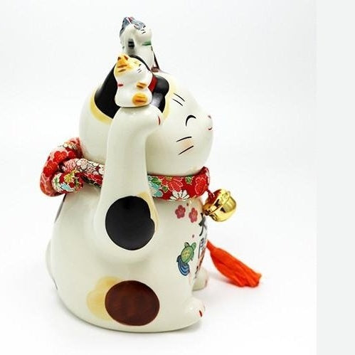 Yakushigama Great Luck Beckoning Cat