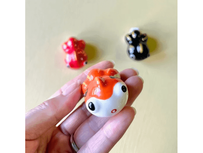 Yakushigama Puka-puka Floating Pop-eyed Goldfish Figurine