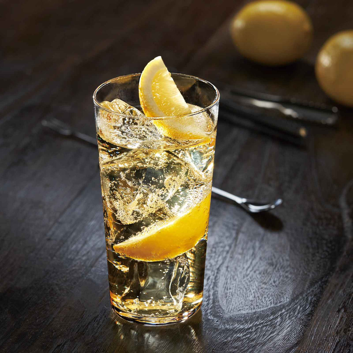 Toyo Sasaki Thin Long Tumbler 400ml with highball and lemon