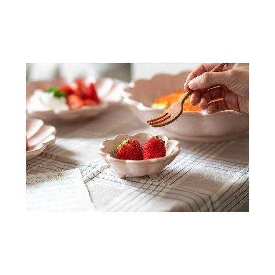 Rinka Pink Porcelain Chrysanthemum Bowl