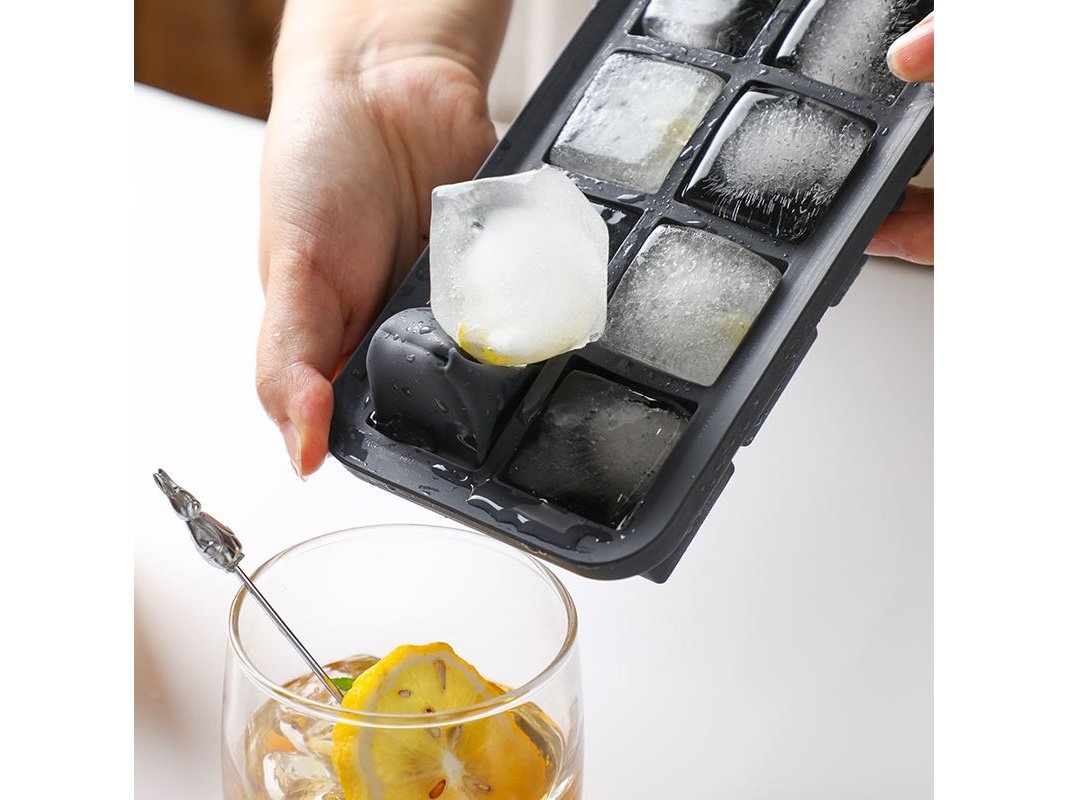 https://minimaru.com/cdn/shop/products/Shimoyama-Silicon-Ice-Cube-Tray-Minimaru-14_1200x.jpg?v=1687572802