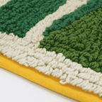 Tomo banana leaf mat S close-up showing green leaf veins and yellow border
