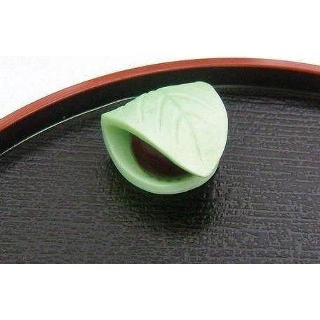 Wagashi Drooping Leaf Magnet